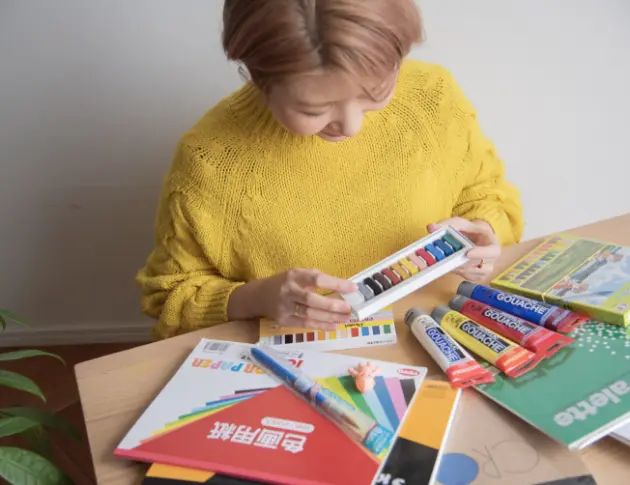 絵を書いている写真